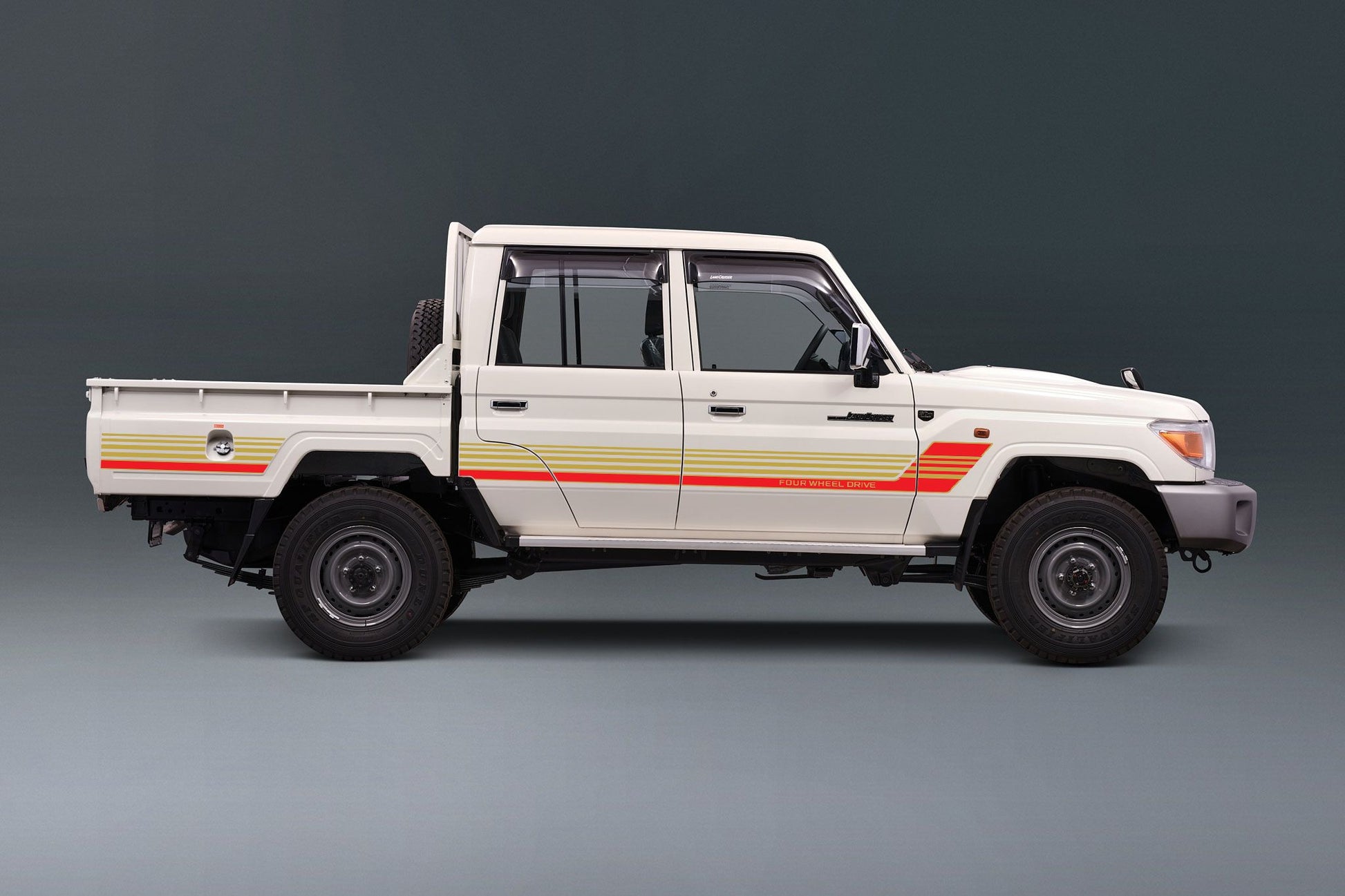 70 Series Land Cruiser Decal Body Stripe Kit (Townsville) - 79 Series Dual Cab (2012-)